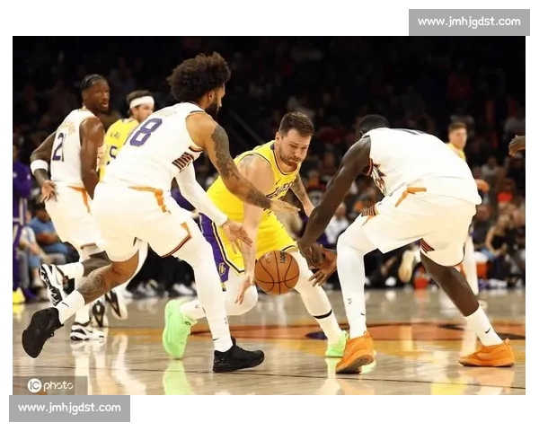 18 分大胜森林狼！湖人 3 道闸锁死东契奇，詹皇归期成盼