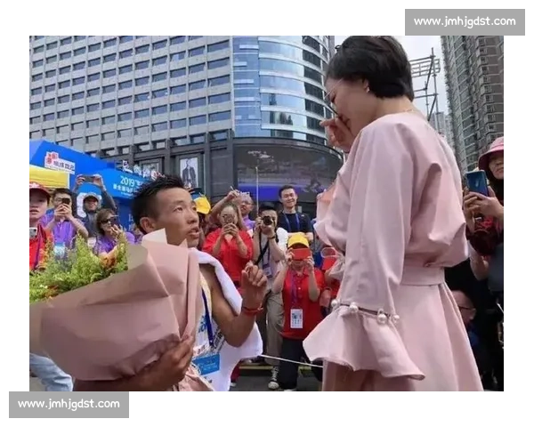 成马夺冠摔过终点!管油胜的 2 小时 16 分与草根韧劲 成马夺冠摔过终点!管油胜的 2 小时 16 分与草根韧劲