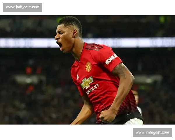 德比前夜插曲：拉什福德看曼联比赛，球迷刷屏红魔情怀