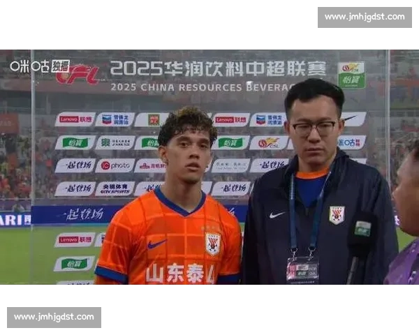李小恒中超初体验：港队兄弟暖心遇，泰山平台引心动