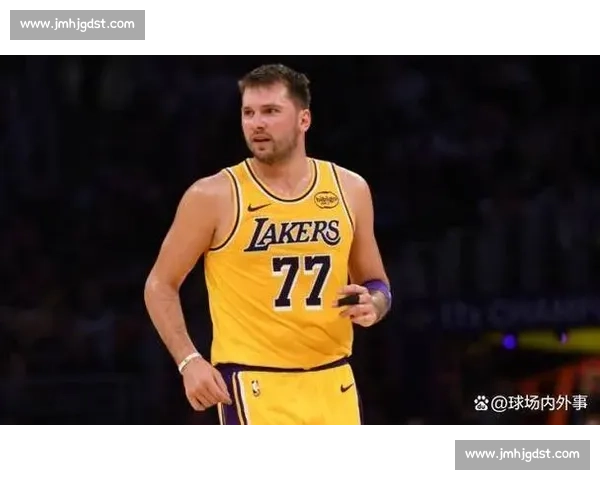 湖人噩耗三连!东契奇伤缺一周 仅 9 人可战 湖人噩耗三连!东契奇伤缺一周 仅 9 人可战